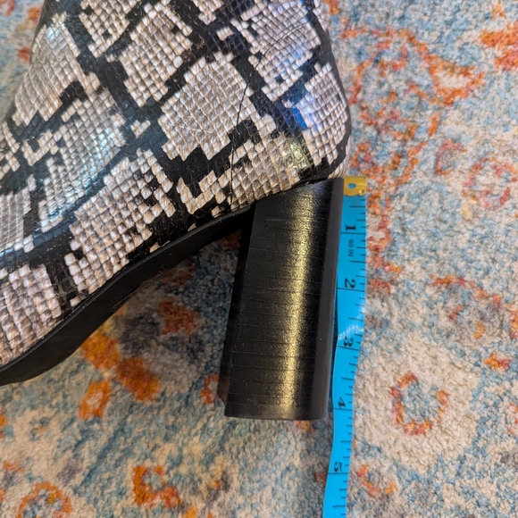 Jeffrey Campbell Women's 8 Raven Snakeskin Heeled Booties Leather Gray Black - Picture 12 of 12